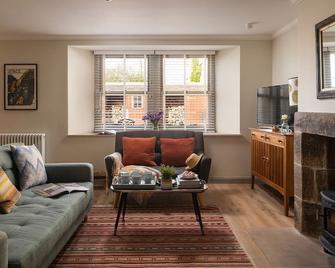 A beautiful and cosy dog friendly cottage with flexible sleeping arrangements - Gordon - Living room