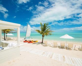 2BR | Ocean Front Suite w/ Living & Dining Area | Private Beach Access - Grace Bay - Strand
