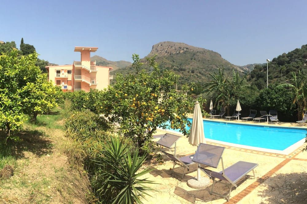Residence Villa Mare Taormina - Letojanni - Pool