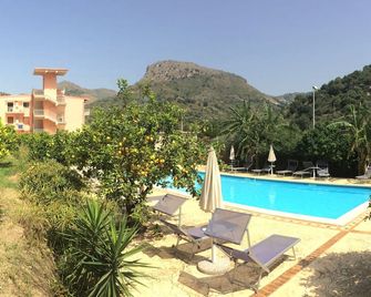 Residence Villa Mare Taormina - Letojanni - Pool
