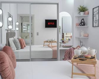 Asiklari's Project Apartment - Gázi - Schlafzimmer