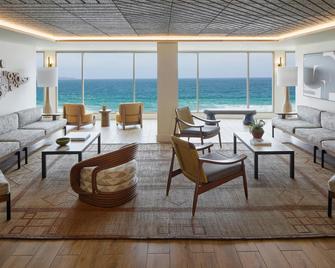 Monterey Beach Hotel, a Tribute Portfolio Hotel - מונטריי - טרקלין