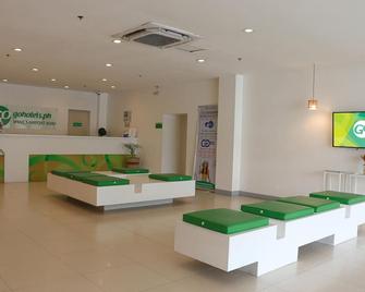 Go Hotels Manila Airport Road - פאראנקה סיטי - דלפק קבלה