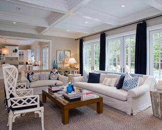 Southampton 6 Br, 6.5 Bath, 5 Fireplace Masterpiece. - Southampton - Wohnzimmer