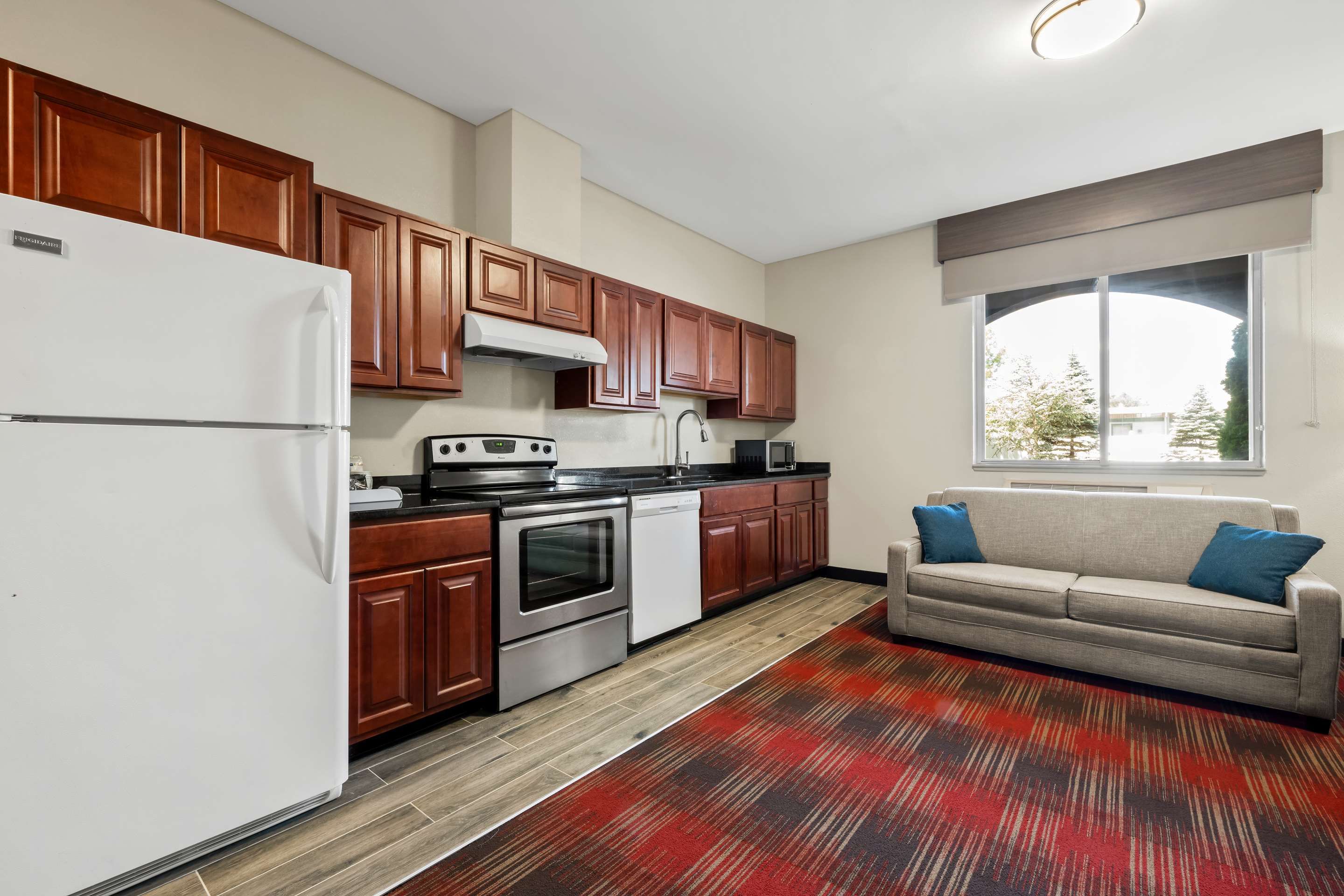 Kitchen view of Best Western Dartmouth-New Bedford