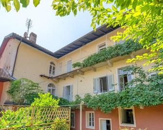 Appartamento con piccolo giardino Cannero Riviera - Cannero Riviera - Gebäude