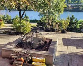 Lovely Condo on the Spectacular Willamette River - פורטלנד - פטיו