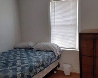 3br Home Away From Home - Jerseyville - Bedroom