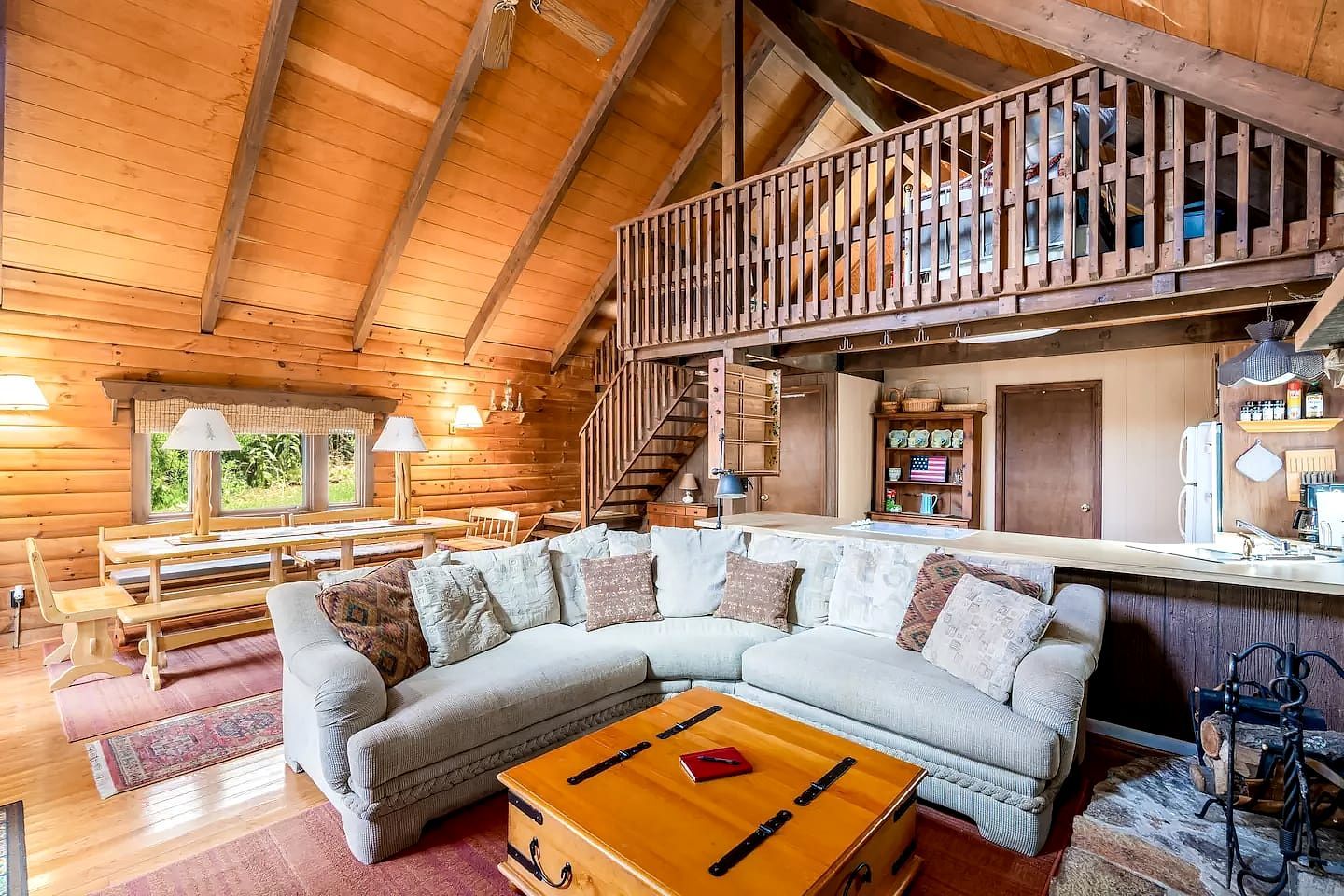 Log Cabin w Loft, Hot Tub, Deck, Fire Pit, & WiFi