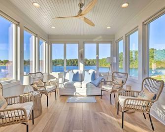 Waterfront Oasis On Tims Ford Lake: Pool/Kayak! - Winchester - Sala de estar