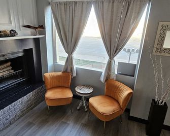 The Canna House by High Society Rentals - Clovis - Wohnzimmer