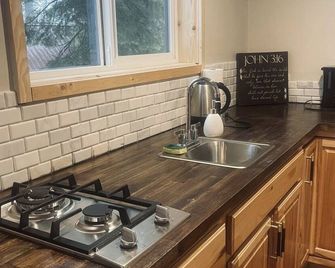 A peaceful escape, a Mini cabin near Sierra ski resort in Lake Tahoe - Twin Bridges - Cocina