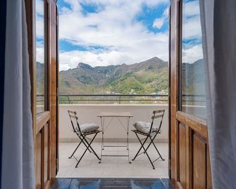 Tra i Monti - Tramonti - Balcón