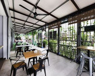 Oyo 778 Bmw 2 Hotel - Muar - Restaurante