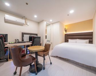 Hwajeong Jun Hotel - Goyang