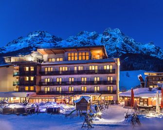 Hotel Bacher Asitzstubn - Leogang - Building