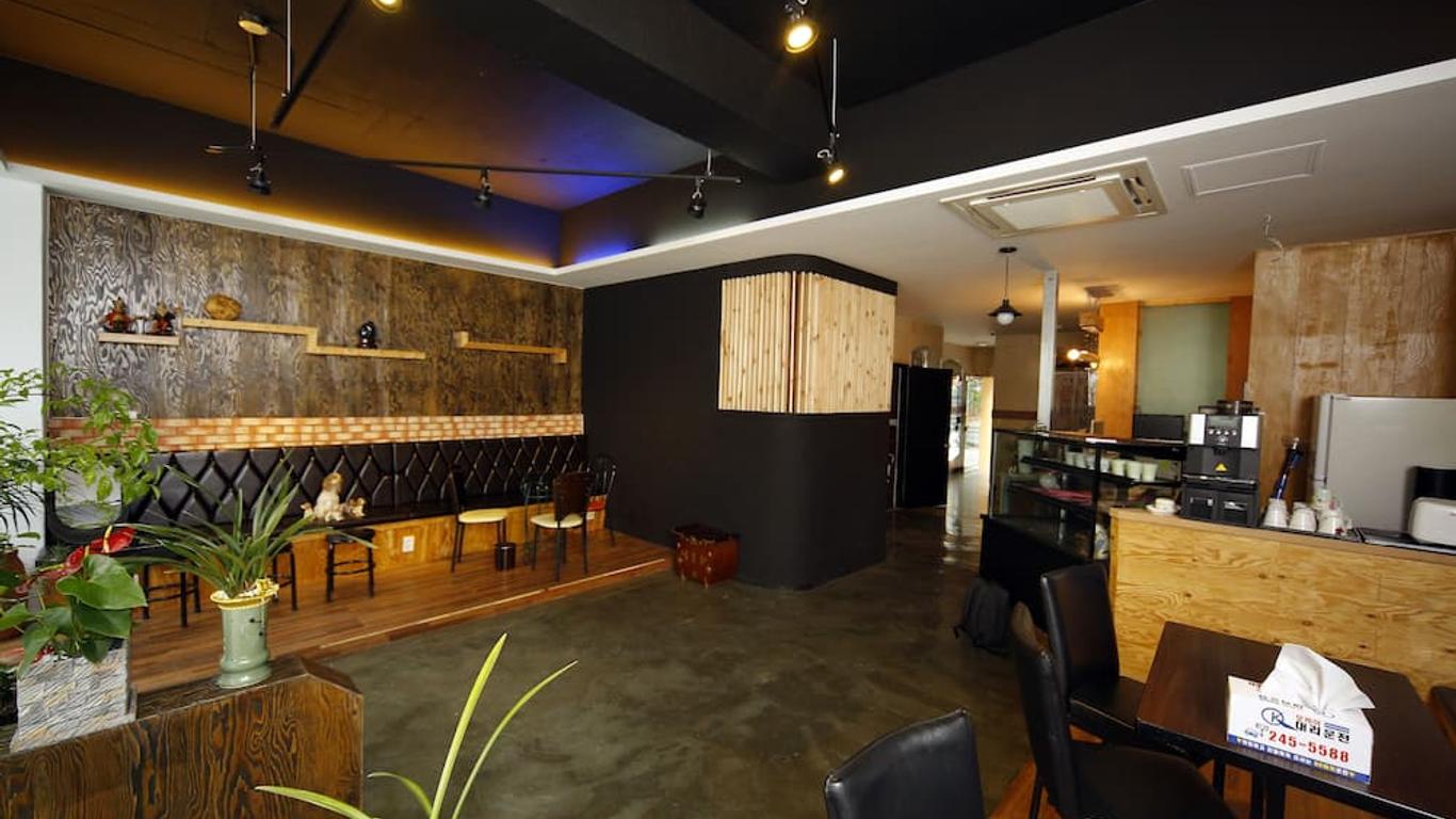 إكونومي هوتل موكبو