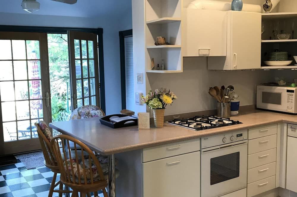 Charming House Close To Heart Of Bryn Mawr Village On A Quiet Residential Street