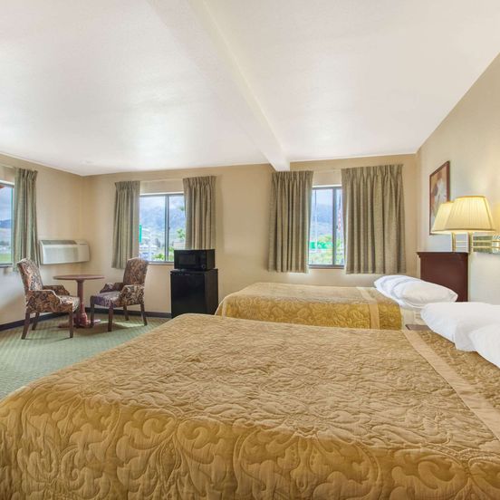 Bedroom view of Super 8 by Wyndham Butte MT