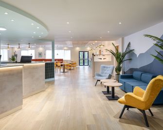 Garner Hotel Rotherham East by IHG - Bramley - Front desk