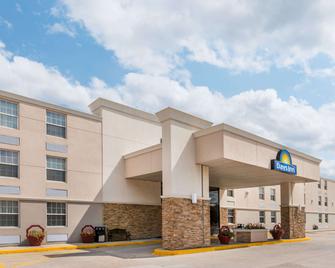 Days Inn by Wyndham Gillette - Gillette - Building