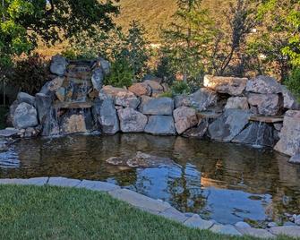Luxury Log Home Retreat near Zion National Park - Toquerville - Vista del exterior