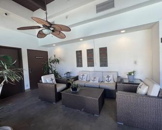 Resort Style Condo near Disneyland, Beaches, Los Angeles & so much more - Fountain Valley - Wohnzimmer