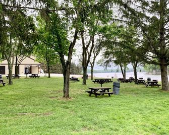 Relax at Sunset View in the Hideout Resort - Lake Ariel - Patio
