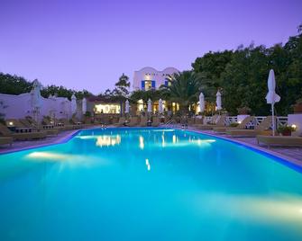 Hotel Matina - קאמארי - בריכה