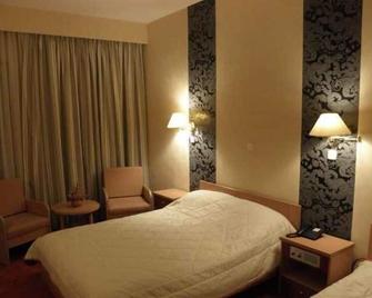 Dryas Hotel - Karpenísi - Bedroom