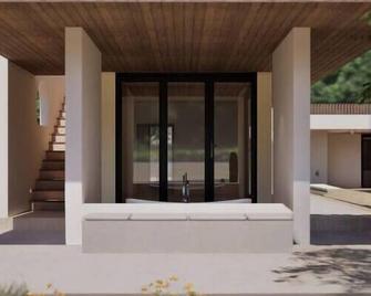 Lyra 02: A luxury studio with outdoor soaking tub and deck, Lyra #2 - Apache Junction