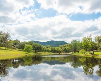 Riverbend on the Frio Motel 10 - Concan