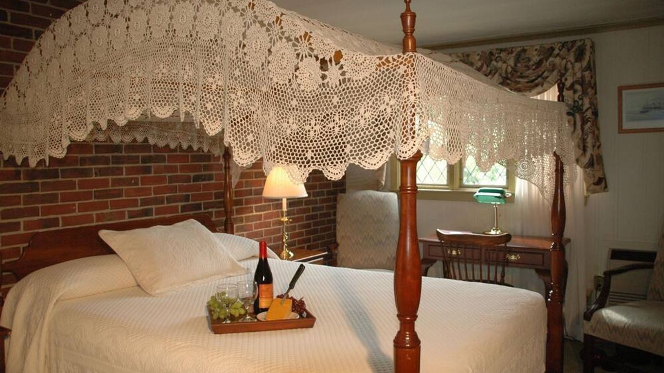 Lamies Inn & The Old Salt Tavern