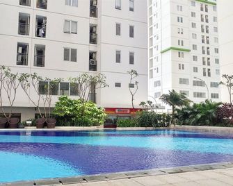 Good Deal And Restful Studio Bassura City Apartment - Yakarta - Piscina