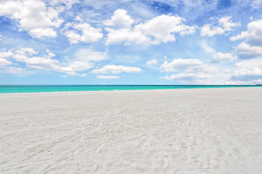 Captain's Quarters By Ami Locals - Bradenton Beach - Beach