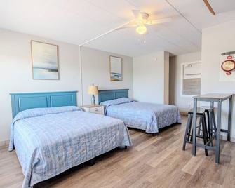 Shark Reef Resort Motel & Cottages - Port Aransas - Bedroom