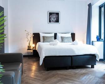 Loft With Balconies And Full Kitchen Near Hotspot - Tilburg - Bedroom