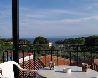 Esperos Hotel - Troulos - Balcony