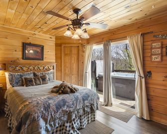 Huge Fire Pit, Hot Tub, Wood Views, Trails End - Real Log Cabin Near Big Cedar - Ridgedale - Bedroom