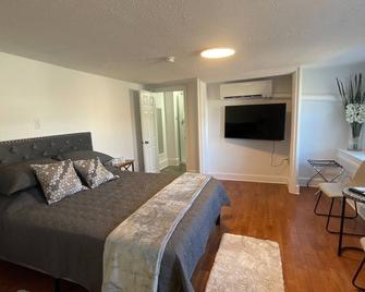 Modern Studio Apt. in Wolfville's Downtown Core - Port Williams - Bedroom