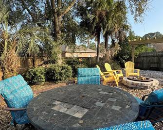 Welcome to the Jungle - suite 5 mins from the beach! - Navarre Beach - Patio