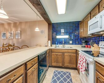 Community Beach Access Lake Harmony Townhome - Lake Harmony - Kitchen