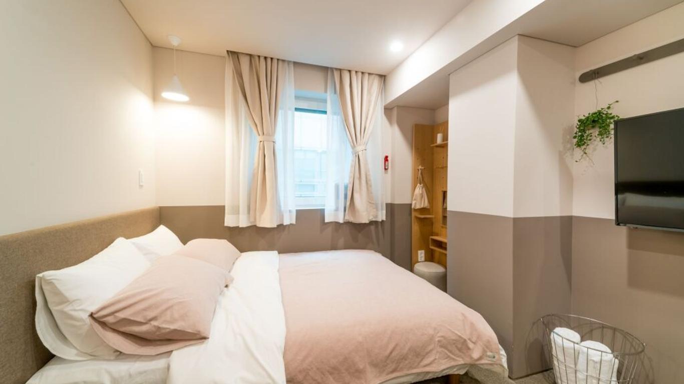 Upflo Hostel