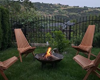 Vineyard cottage Na hribu - Dvor - Patio