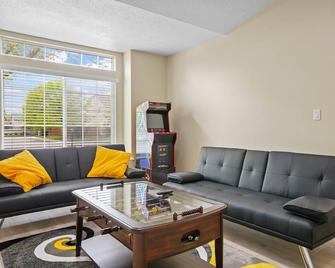 Remodeled, Charming Retreat on the City's Doorstep - Boise - Wohnzimmer