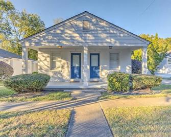 J 88 · Private gated cottage! Walk to Overton square! - Memphis - Edificio