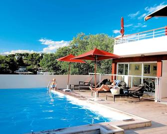 Appart Climatisé Avec Wi-Fi Gratuit + Piscine - Antibes - Pool