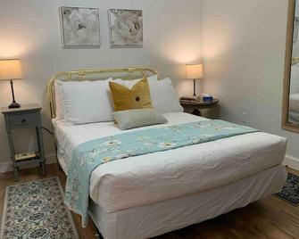 The Jailer's Cottage Entire Home Sleeps 12 - Spring City - Habitación