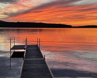 Lakeside Isbell Cottage and Isbellita Guest Cottage - Westmore - Playa
