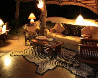Sango Wildlife Lodge - Rupisi - Sala de estar